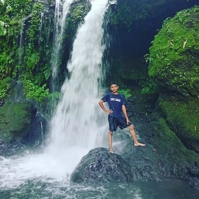 almuldanib_19's profile picture. “ Saat kamu terjatuh, tersenyumlah. Karena orang yang pernah jatuh adalah orang yang sedang berjalan menuju keberhasilan.”