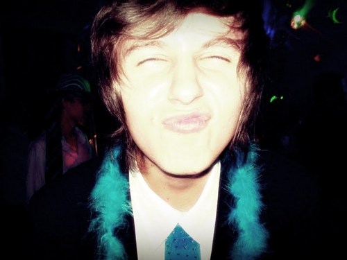 invasão da @Cahzz_Looyo aqui u-u , léozito meu best , melhores brisas com você seu retardado s2 IAUHSAIUSH amo você 3333