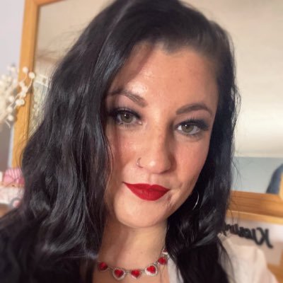 Cat Enthusiast🐈 Burlesque dancer💋 Gay af for Katie Kolb💍 Instagram: @jess_lovebug📸