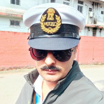 Inspector of Customs
Former faculty of Physics
Atheist
