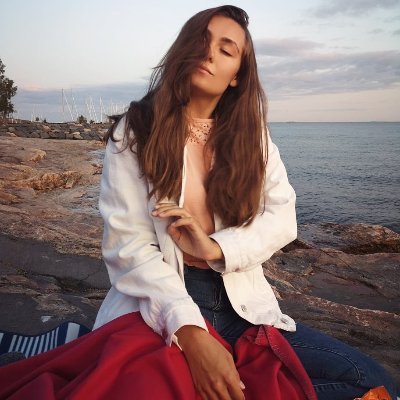 Bu hayatta ki en güzel tevafuk; Kendi kalbinin benzerine rastlamaktır.
AÜ Sosyal Bilimler