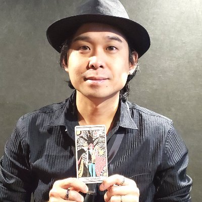 本名:檀上知宏|神戸三宮の占いバー「HEAIRT」オーナーバーテンダー|タロット歴10年|恋愛&結婚占い|占い人数1万人以上|女性リピート率9割|実はマジシャン歴20年|神戸の情報誌「TANPENS」にて占い連載中|占いバーHEAIRT→https://t.co/TrLjIUS2Rn|ココナラ→「檀(だん)」で検索。