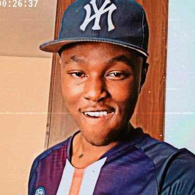 timan_njenga's profile picture. Linen t-shirt 💯