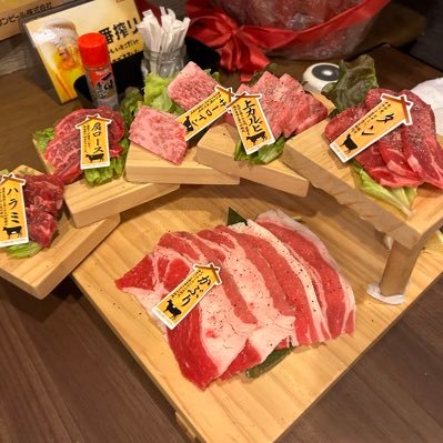 hyperion71's profile picture. アイコンはお肉です。名前の由来はダービースタリオンで知ったHyperionという馬の名前からです。