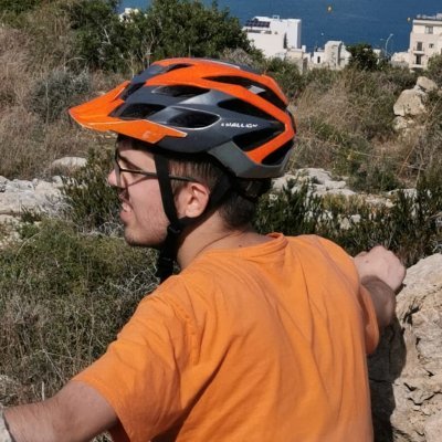 Mitglied von den Grünen und der Grünen Jugend.
Kampf gegen Extremismus und Digitalpolitik.