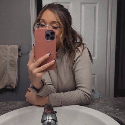 alyssajones03's profile picture. 