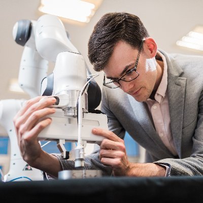 PhD Student in the UCL Soft Haptics & Robotics Lab. Alumni of Strathclyde University with MEng in Mechanical Engineering with International Study.