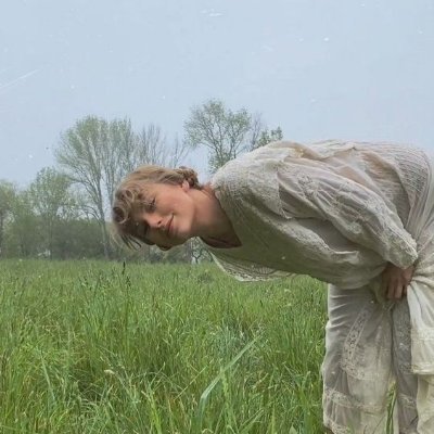 atmidnight005's profile picture. and I know your favorite songs
- *✧･ﾟ:Taylor Swift  *✧･ﾟ:
not just a bot