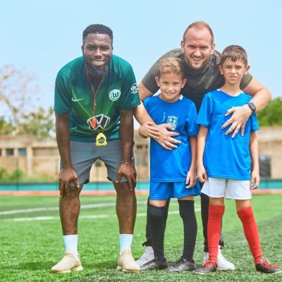 📝CAF License Coach 👌Player Developer / Coach GREAT CORINTHIANS FC ( KGL U-17 winner 🏆) ⚽️Clinics with ELFA❤️😇Train Kids and Adults #NextTvStar #LadiesMan