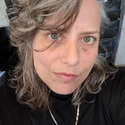 RavitL's profile picture. Strategic brand navigator 🌊 Otherwise boring AF