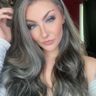 Tiktok 34k followers/ Insta 3K followers/ Model/ Mom/ come follow me