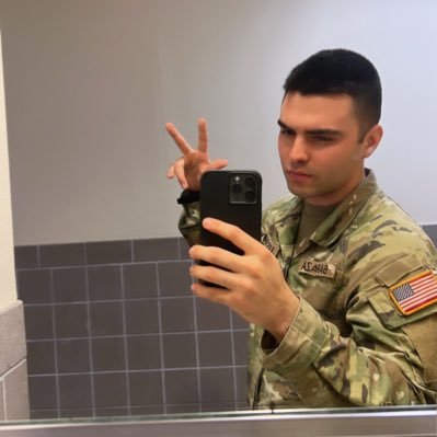 Luis775636331's profile picture. el dinero va y viene, el tiempo no 🙁