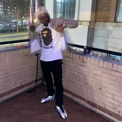 ECU Alumnus | NUPE | ΑΚΨ | IG: hotboy_rob1 | Smooth As A Cruise Boat Floats When I’m Walking