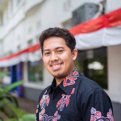 Striker andalan netizen :)
Lecturer at the Department of Politics and Government @UGMYogyakarta | Vice Chairman of @MataGaruda_DIY