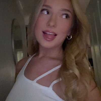 leah1804's profile picture. 