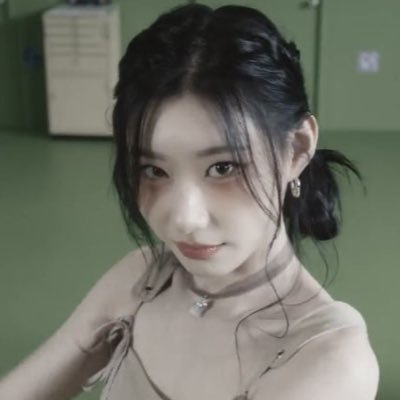 tinymogi's profile picture. multi 20~she/her 🌈 Ryujin’s wife🧚🏻‍♀hj gf・ #straykids