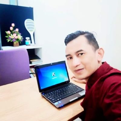 mencoba memaknai hidup adlh hal yang sulit,
Tapi belajar agar hidup menjadi bermakna adalah caranya..