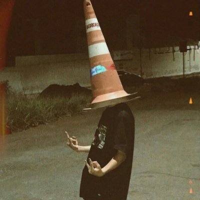 Zxoij2's profile picture. just vibing