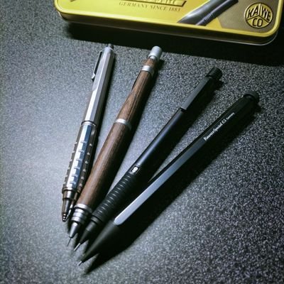 dVzDvbJjNEaXteU's profile picture. 基本フォロバっです。(エロ垢以外)
文房具が好きな学生さん。
ガジェットとか好きやから話しかけて！！                   多分暇してる           
筆箱基本ラダイト
多色ボールペン基本ジェットストリーム
消しゴム基本リサーレかレーダー
最近金の使い方が荒くなったから一旦文房具から距離置きます。