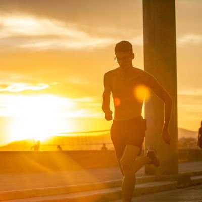 Atleta U20
Velocidad y salto
60m: 7'11
100m: 11,20
200m: 22,21
Altura: 1,95