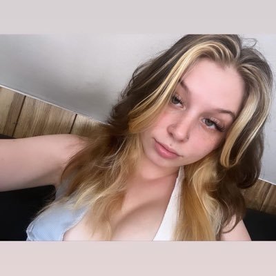 Moniquebelllez's profile picture. 
