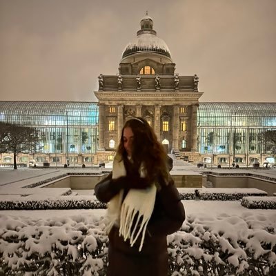 theiddyll's profile picture. Software Engineer 👩🏼‍💻 but more importantly a cat enthusiast 🐈