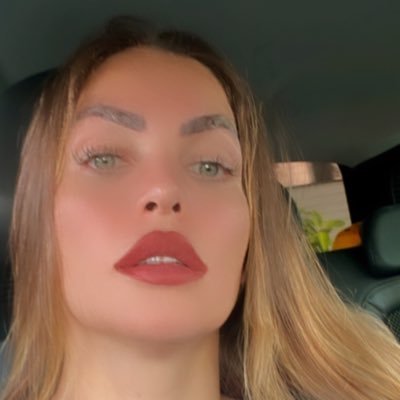 PamelaBorio's profile picture. Em apoio à jornalista e ativista @pamela_borio 🐝