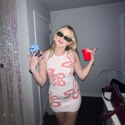 dangitlauren's profile picture. i be that funny mf man {{she/her}} 𓃒