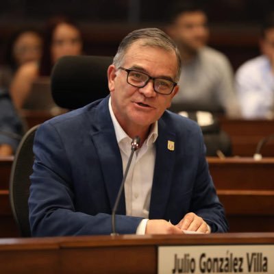 Ex Concejal de Medellín, Dr. en Derecho, Abogado, profesor universitario