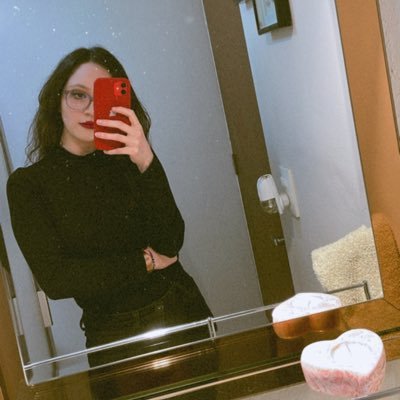 Una pequeña mezcla de recuerdos y rituales sin mencionar malos pensamientos. Tweeteando desde la tristeza.