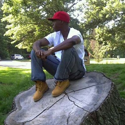 AwkwardCitizen9's profile picture. 