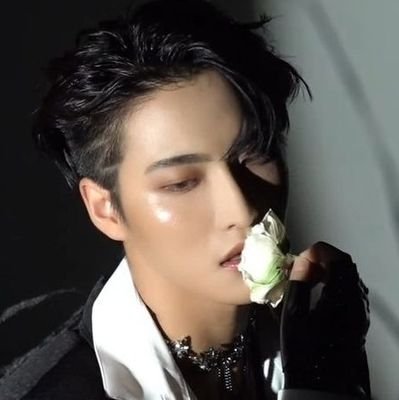 hwalovs's profile picture. ⩇⩇: ✄ ᮫۫  for #ateez 🗝️  ˖ ࣪ ◟𓂋