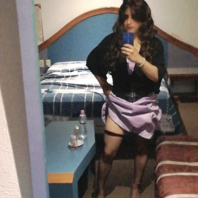 Soy Travesti de clóset, vivo en CDMX, tengo 36 años, y tengo interés solo en hombres mayores a 50 años.