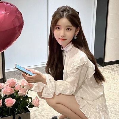 BettyBa09961190's profile picture. 我只是想找一個感覺好只進入身體不進入生活的， 希望你是有素質的人❤️❤️