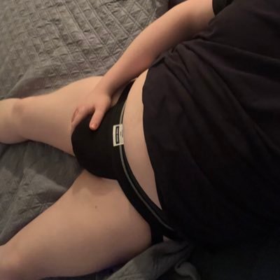 Kinda subby Vancouver bottom 🇨🇦 Always up for a chat so feel free to DM! He/Him 🏳️‍🌈NSFW 18+🔞