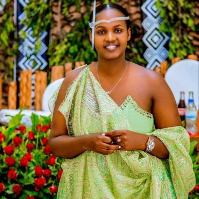 UMUNYARWANDAKAZI🇷🇼
❤️ HEART TO LOVE💕🤝HAND TO SERVE🤝
Daughter of Africa 🌍
🇷🇼Let's BE US