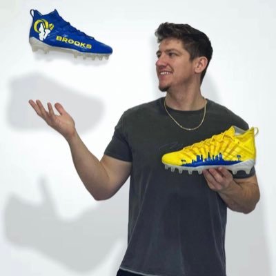 Artist • Muralist • Custom Cleats • Custom Shoes •📍Pittsburgh • Instagram: @the_mattspeck24