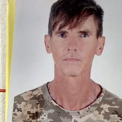 Римо-католик. Народився почергово в Дніпрі, Горішніх Плавнях, Миколаєві й у містечках Донеччини.