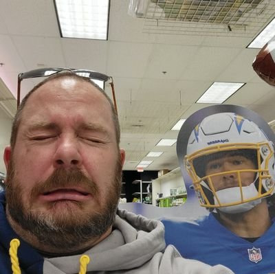 ⚡⚡ #BoltFam #BoltUp ⚡⚡

Born and raised San Diego, OC Transplant. Charger Fan/Video Game Nerd/Karaoke Enthusiast.