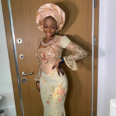 pro mua and gele artist. lipgloss brand @lip.it.by_rocky