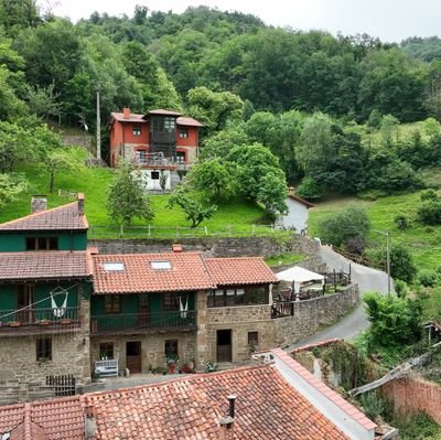 Bienvenidos al paraíso! Soy vuestra casa rural más molona de Asturias 😁

Welcome to paradise! I'm the coolest Spanish rural house 😁