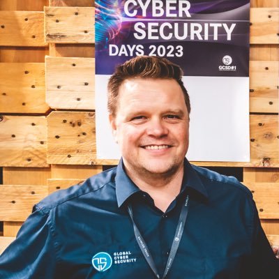 (IT) Marketing | Cyber Security | Kaffee immer tief#000000 | RIDE ON! |