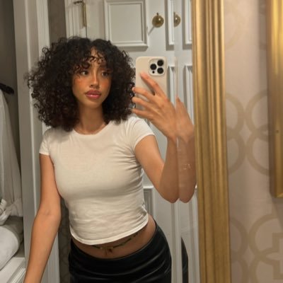 SL8R__'s profile picture. this ain’t about her