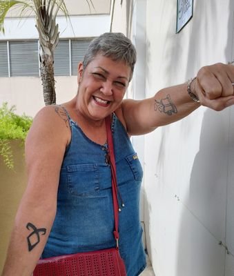 nandamenezes62's profile picture. 