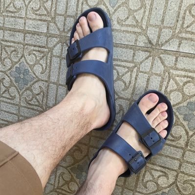 mascfootos's profile picture. size 9.5 naturally hairy feet. DM for purchasing custom photos of my manly feet. 🦶🏻