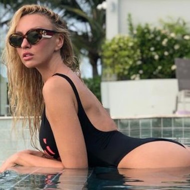 AlexsandraFleur's profile picture. Laidback Californian | Sophisticated European
alexsandrafleur@gmail.com |