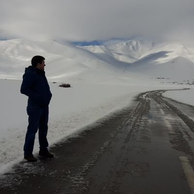 bluebloodmantis's profile picture. Sütten çıkınca bütün kaşıklar ak'tır, önemli olan içinden çıktığın sütü ak bırakmaktır...