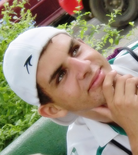 Ousado,engraçado,mais tambem falo sério,romantico e filho de Deus..