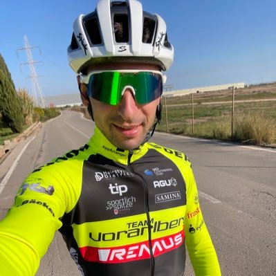 Ciclista profesional // 12-11-94 // Instagram: Oscar Cabedo “Una llama jamás se extingue si ha alimentado a muchas más”