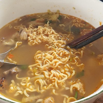 CuHuyChinh's profile picture. 